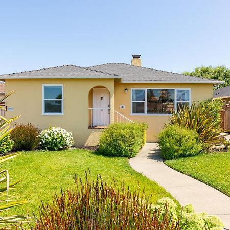 Spacious Renovated Petaluma Home- Pool Table, Fire Pit, Parking 外观 照片