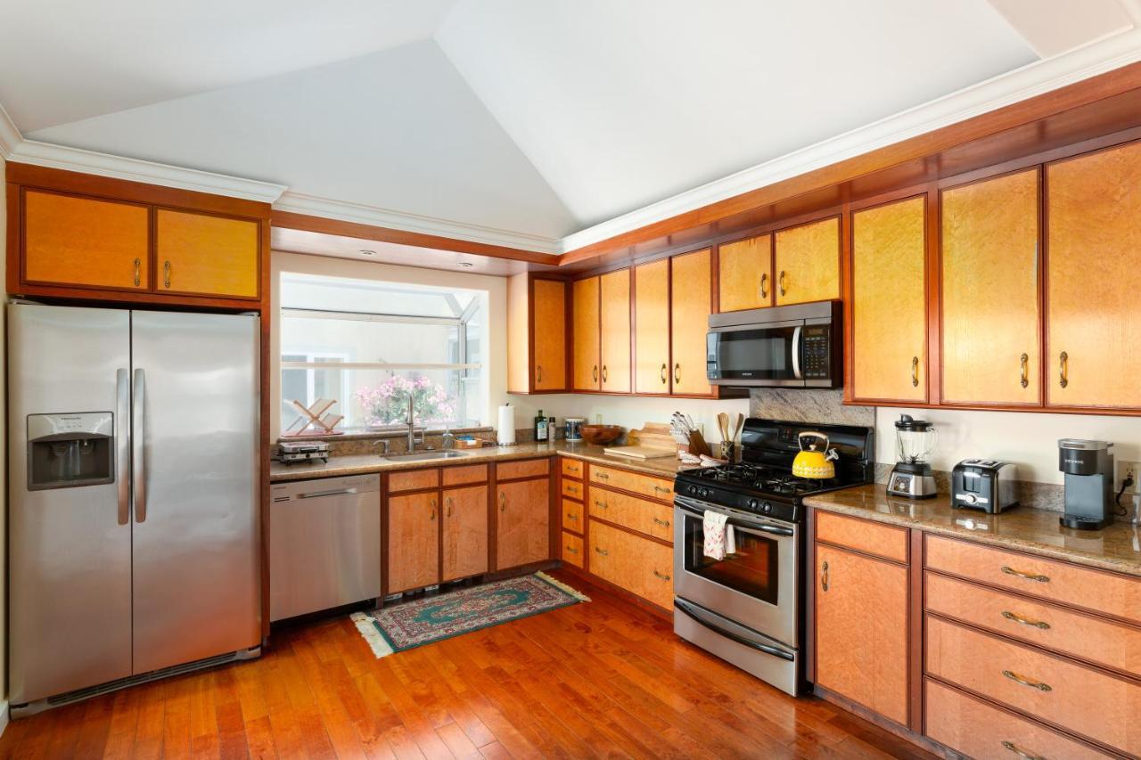 Spacious Renovated Petaluma Home- Pool Table, Fire Pit, Parking 外观 照片