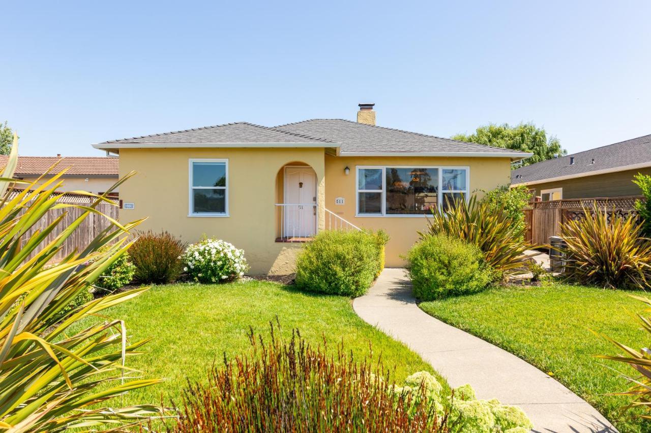 Spacious Renovated Petaluma Home- Pool Table, Fire Pit, Parking 外观 照片